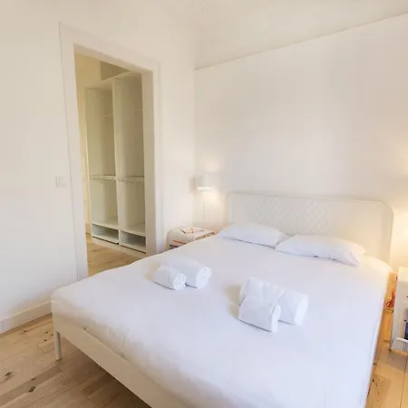 Santos N Bright Third Floor Apartment Lisbon